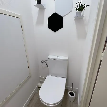 Au Coeur Des Arenes - Parking Prive Apartment